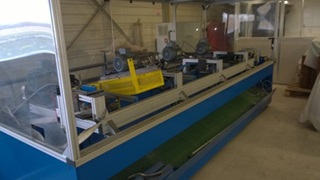 1 machine de découpe de profilés