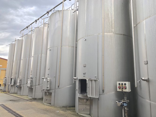 460 hectos cuve stockage inox fond incliné sur jupe