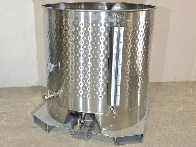 10.82 HL Cuve inox 304 laminé à froid