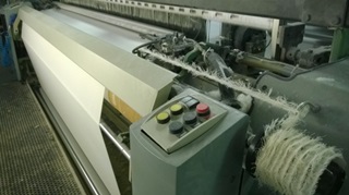 3 métiers à jet d’air PICANOL , type OMNI