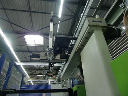 1 Robot pour machines plastiques