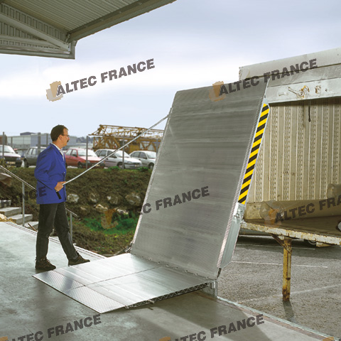 ALTEC FRANCE - Ponts de chargement en aluminium, articulés et compensés, TANDEM